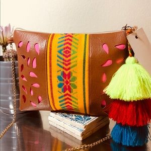 Artesanal shoulder clutch